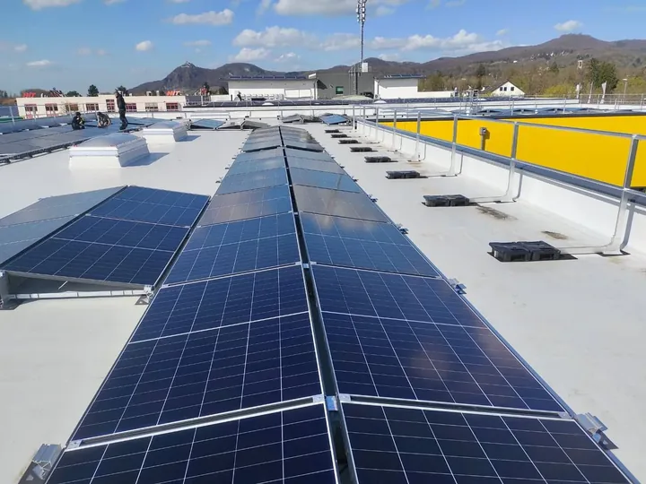 PV-Anlage · Gewerbe-Flachdach