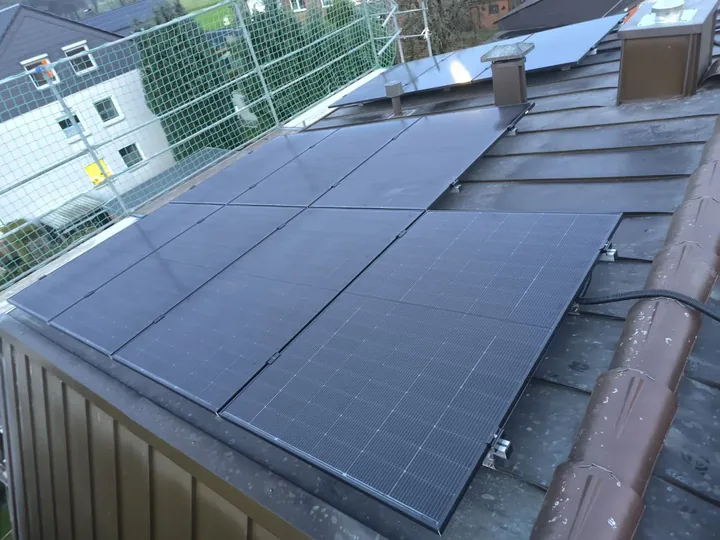 PV-Anlage · Modernes Haus
